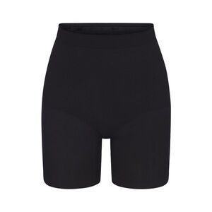 SKIMS NWT Seamless Sculpt Mid Waist Shortie Shapewear